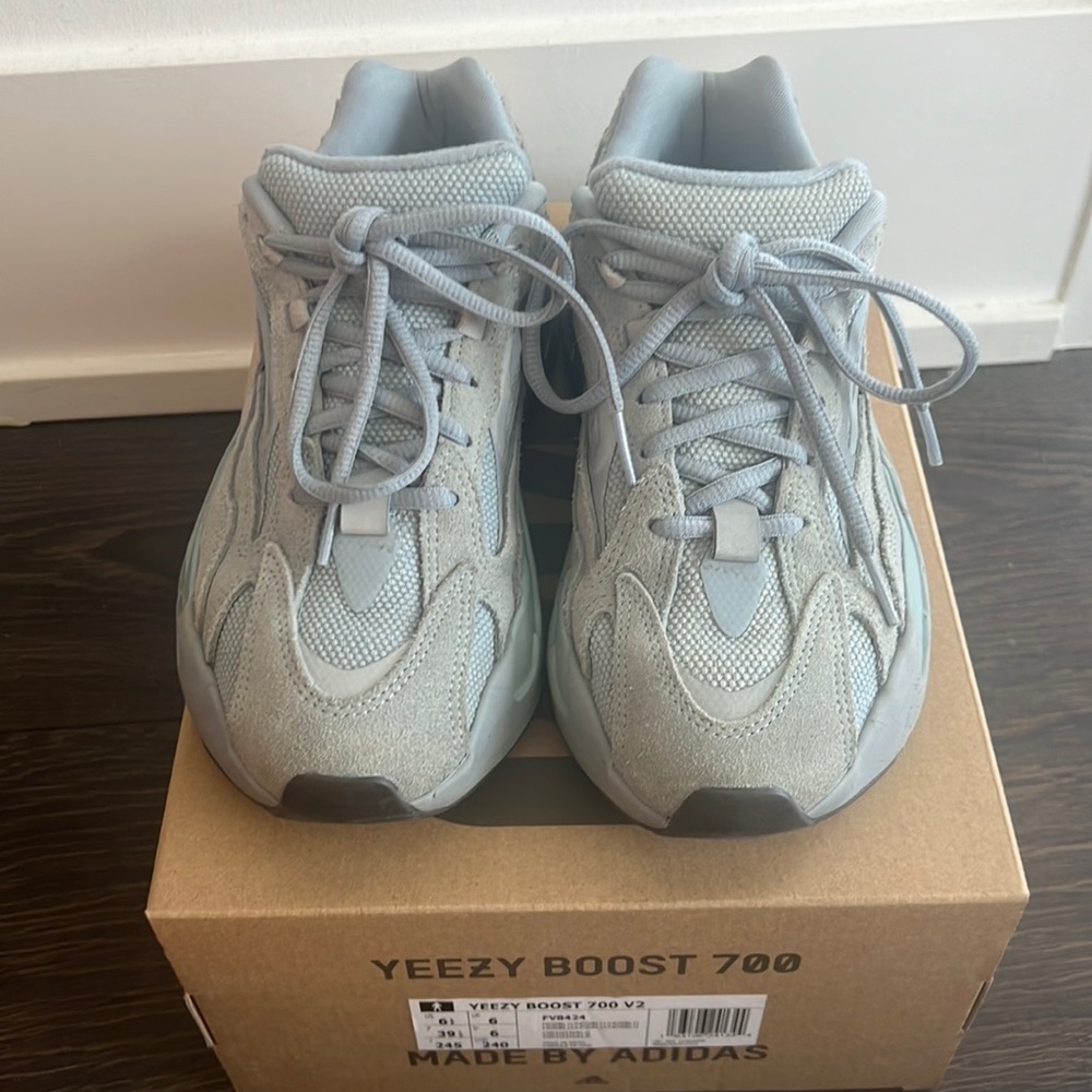 Yeezy Boost 700 Hospital Blue